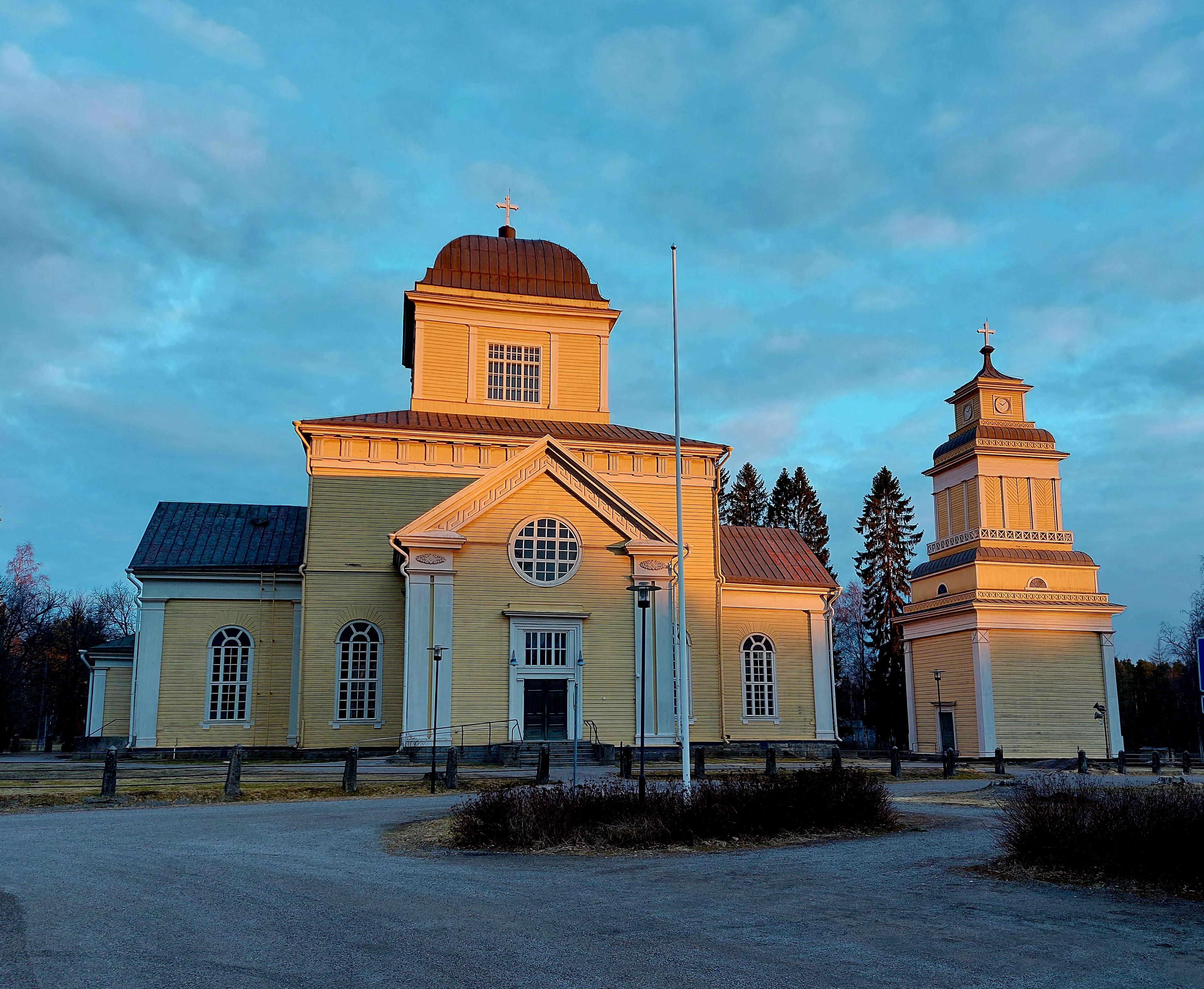 Karstulan kappeliseurakunnan kirkko